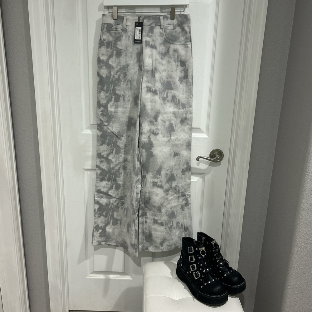 Moving Sale! Gorgeous Gray Cloud Wide-Leg Jeans. Great for  holiday gifting.